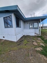 270 Hunter Dr in Alturas, CA - Building Photo - Building Photo