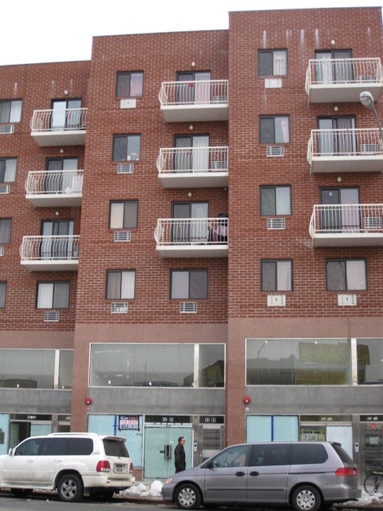 42-09 College Point Blvd in Flushing, NY - Building Photo