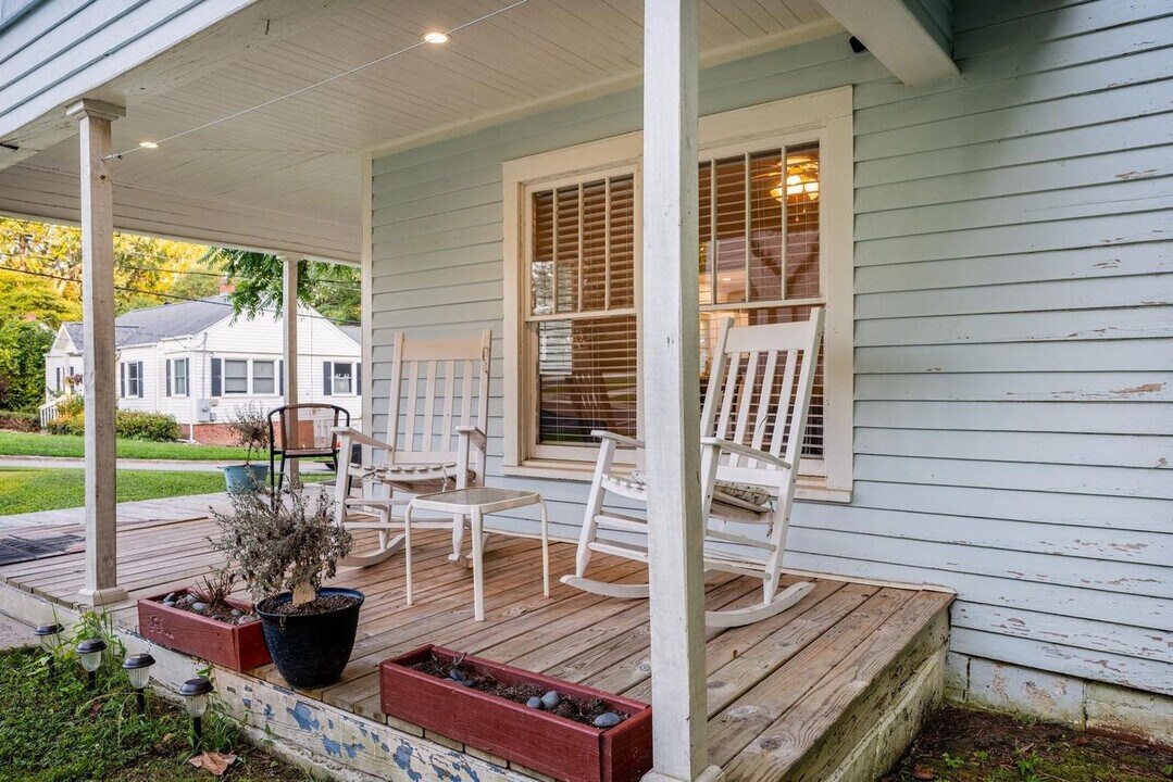 200 Hunter St in Cary, NC - Building Photo