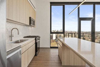 537 S Damen Ave in Chicago, IL - Foto de edificio - Building Photo