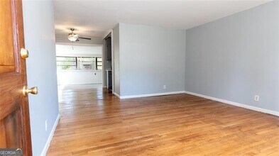 2917 Cambridge Dr SW in Atlanta, GA - Building Photo - Building Photo