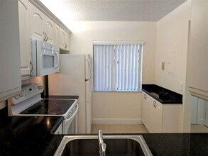 6550 Somerset Dr in Boca Raton, FL - Building Photo - Building Photo