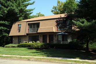 Lindvale Gardens in River Vale, NJ - Building Photo - Building Photo