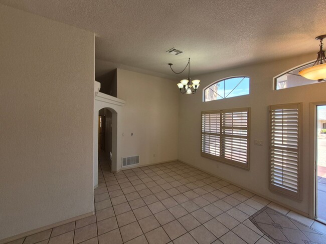 1136 San Cristo St in Alamogordo, NM - Foto de edificio - Building Photo