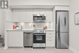 20 Monte Kwinter Ct in Toronto, ON - Building Photo - Building Photo