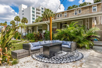 The Vinoy Courtyard Apartments in St. Petersburg, FL - Building Photo - Building Photo