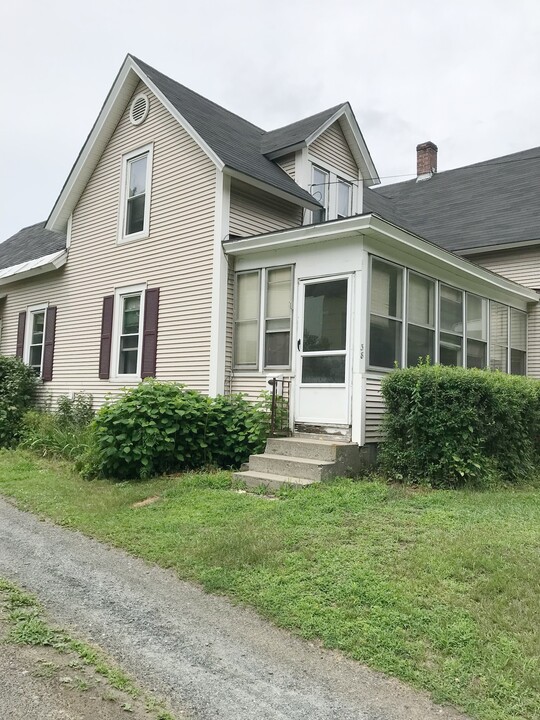 38 S Main St in West Lebanon, NH - Building Photo