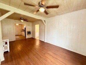 907 N Harrison St in West, TX - Building Photo - Building Photo