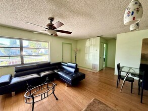 11460 NW 37th St in Sunrise, FL - Building Photo - Building Photo