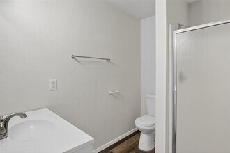 534 Canary Ln in Red Oak, TX - Foto de edificio - Building Photo