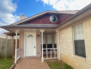 15807 Beechnut St in Houston, TX - Building Photo - Building Photo