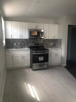 14151 182nd St, Unit 2 in Springfield Gardens, NY - Building Photo