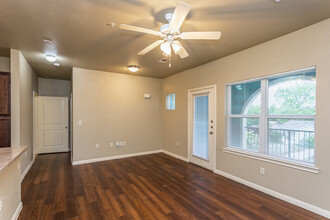 The Park at Sutton Oaks in San Antonio, TX - Building Photo - Interior Photo