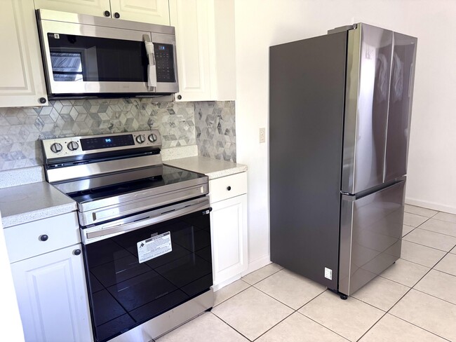 3692 Corrigan Ct in Lake Worth Beach, FL - Building Photo - Building Photo