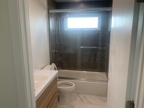 708 W Gage Ave, Unit 1 in Los Angeles, CA - Foto de edificio - Building Photo