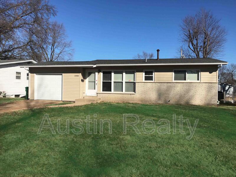 1055 Florland Dr in Florissant, MO - Building Photo