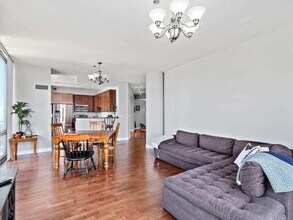 233 E 13th St, Unit 2501 in Chicago, IL - Foto de edificio - Building Photo