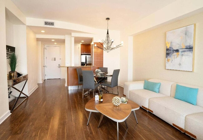 1395 Brickell Ave in Miami, FL - Foto de edificio - Building Photo