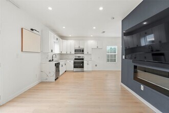 1908 Gallagher St, Unit 401 in Dallas, TX - Building Photo - Building Photo