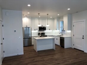 10271 SE 40th Ave in Milwaukie, OR - Foto de edificio - Building Photo