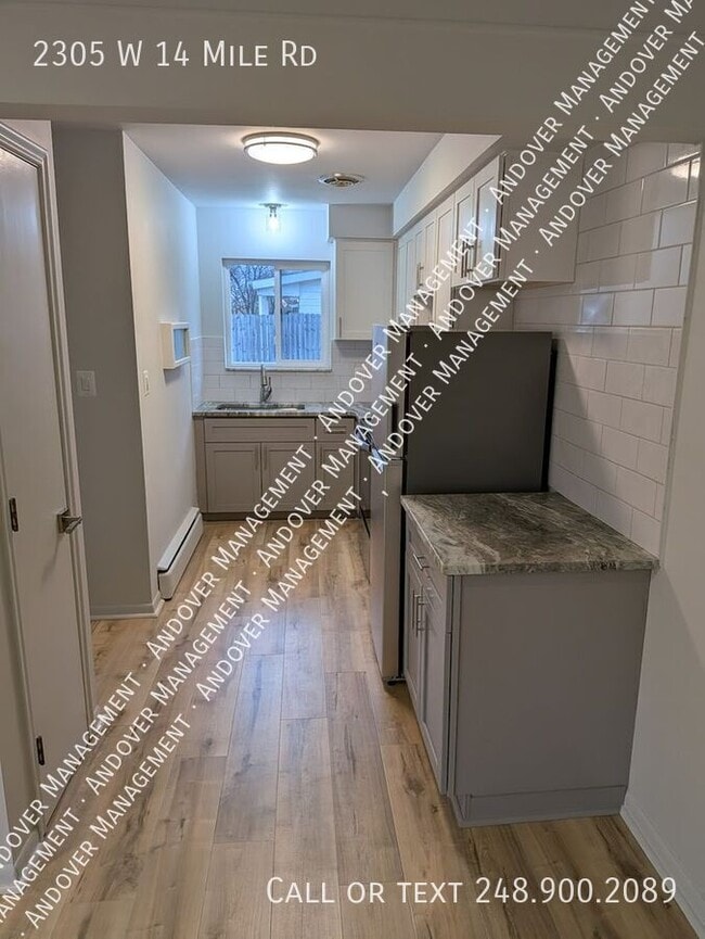 2305 W 14 Mile Rd in Royal Oak, MI - Building Photo - Building Photo