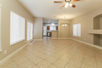 9007 Snowtrack Ave in Las Vegas, NV - Building Photo - Building Photo