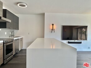 999 N Doheny Dr in West Hollywood, CA - Building Photo - Building Photo
