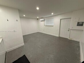 4300 NW 3rd Ct in Plantation, FL - Foto de edificio - Building Photo