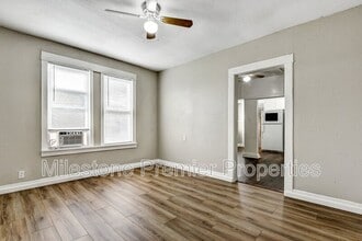 326 W Sears St in Denison, TX - Building Photo - Building Photo