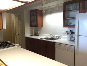 2405 Kalanianaole St in Hilo, HI - Building Photo - Building Photo