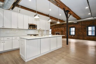 17 Kearney Square in Lowell, MA - Building Photo - Building Photo