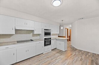 320 Hilltop Ln in Wylie, TX - Foto de edificio - Building Photo