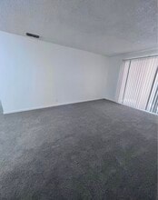 Pacific Oaks Apartments in Sacramento, CA - Building Photo - Building Photo