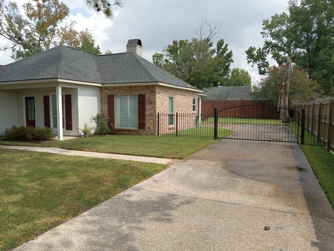 18404 White Oak Dr in Prairieville, LA - Building Photo - Building Photo