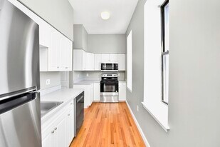 3 Forest St, Unit 401 in Medford, MA - Building Photo