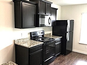 7315 Bowdre in San Antonio, TX - Foto de edificio - Building Photo