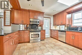 2525 Windermere Rd in Windsor, ON - Building Photo - Building Photo