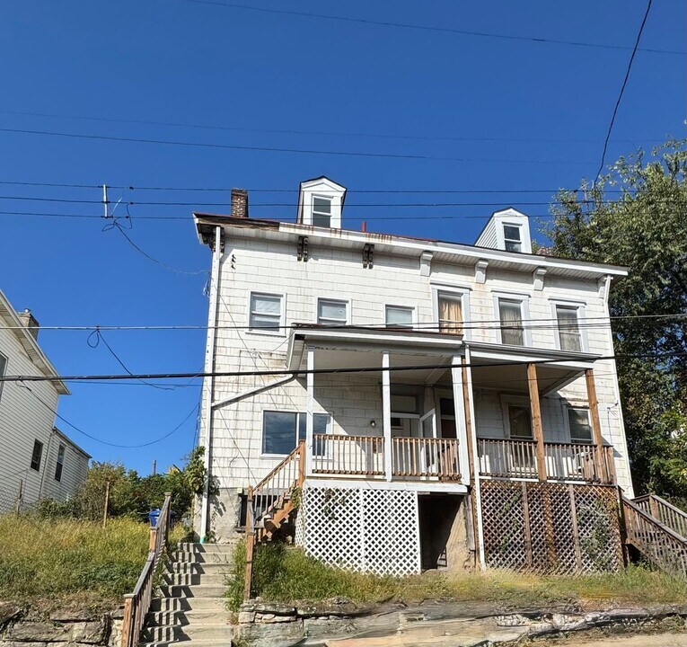1927 Lithgow Ave in Pittsburgh, PA - Building Photo
