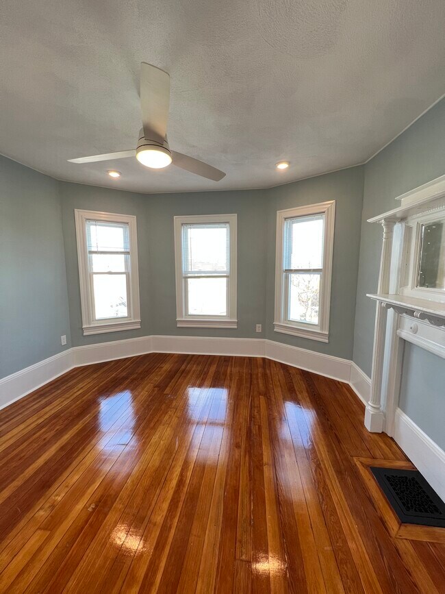 3 Mossland St, Unit 3 in Somerville, MA - Building Photo - Building Photo