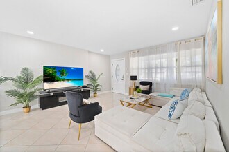 250 NW 11th St in Boca Raton, FL - Building Photo - Building Photo