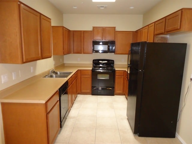 8940 W Olive Ave in Peoria, AZ - Building Photo - Building Photo