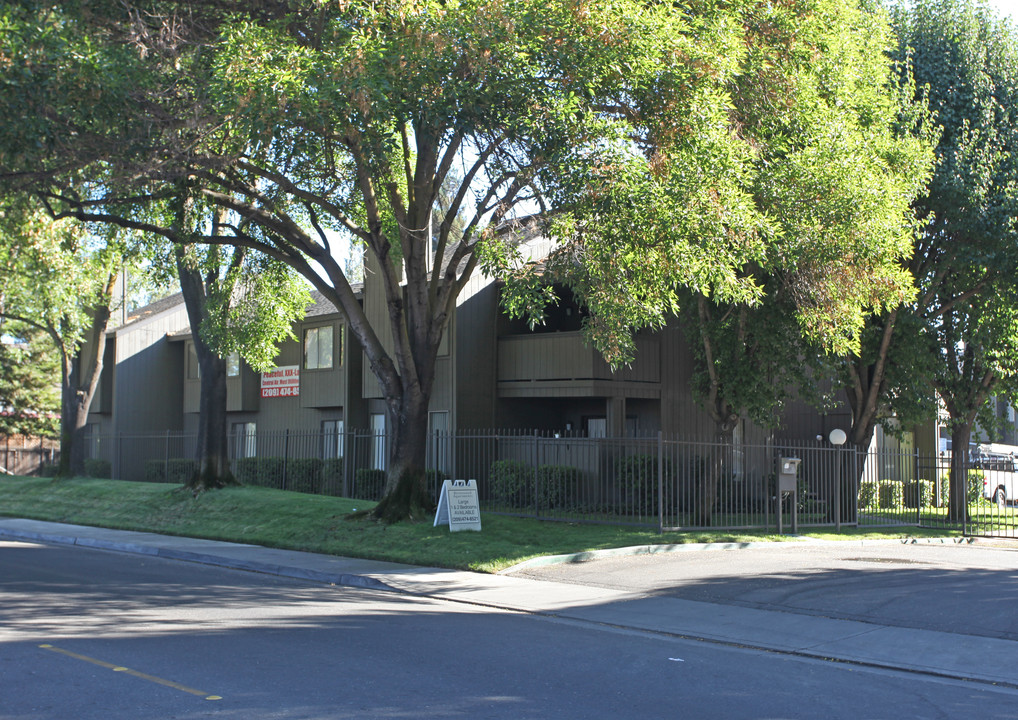 Riverwood Apartments in Stockton, CA - Building Photo