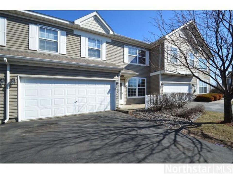 9669 Alvarado Ln N in Maple Grove, MN - Building Photo