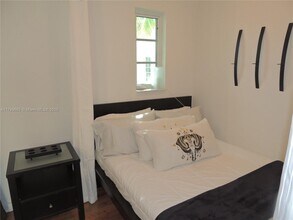 1215 Meridian Ave in Miami Beach, FL - Building Photo - Building Photo
