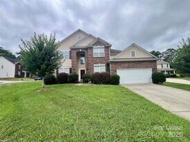 7001 Mountain Top Ct in Indian Trail, NC - Building Photo