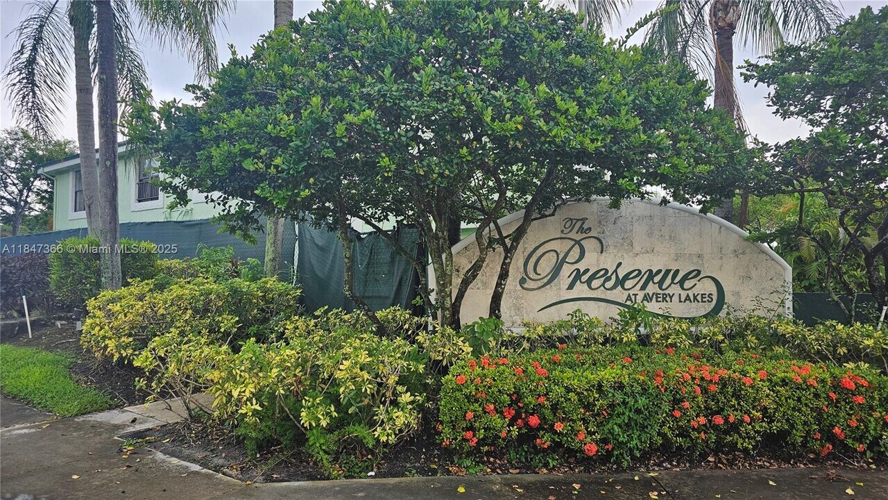 4092 NW 87th Ave in Sunrise, FL - Building Photo