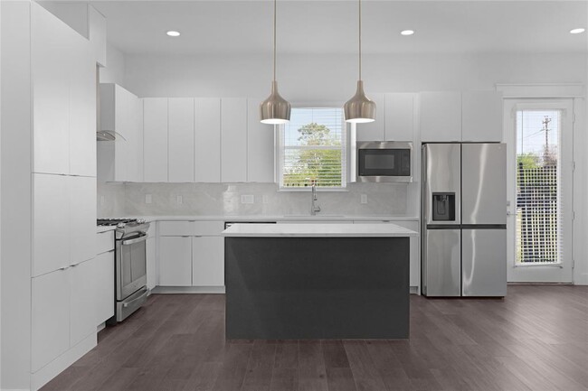 property at 2543 Hollister St