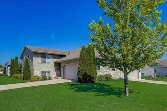 519 Blaser Dr in Belleville, WI - Foto de edificio - Building Photo