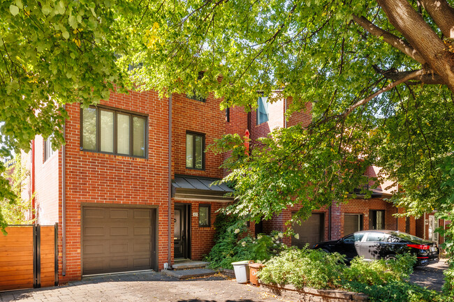 660 Des Seigneurs Rue in Montréal, QC - Building Photo - Building Photo