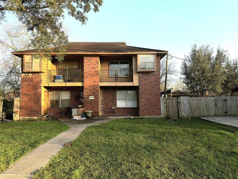 1401 3rd St in League City, TX - Foto de edificio